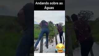 Andando sobre as águas 🤣 walking on water [upl. by Elocan12]