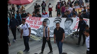 PADRES de LOS 43 PIDEN a AMLO INVESTIGAR a PEÑA por SIMULACIÓN en INVESTIGACIÓN del CASO AYOTZINAPA [upl. by Yawnoc]