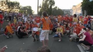 Oranjefans spelen het Oekraïens volkslied in de Oranjemars voor NederlandDuitsland EK 2012 [upl. by Maharva]