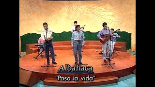 Sevillanas quotPasa la vidaquot por el grupo Albahaca  Flamenco en Canal Sur [upl. by Lorenz596]