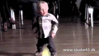 Enfant de 2 ans danse le Jive [upl. by Enimsay]