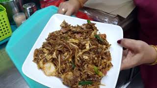 Today I ate the best fried kway teow noodles in Singapore zion road food centre [upl. by Analim949]