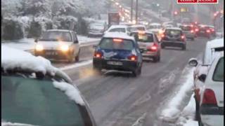 Neige à Poitiers Des flocons au goût de bouchon [upl. by Tracey]