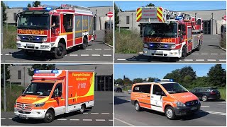 Feuerwehr Dinslaken Einsatzfahrten an der Feuer und Rettungswache [upl. by Ahsemot]