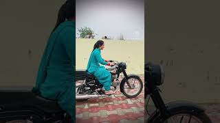 Jatti ae barood 🔫💣wargi by simrankaurdadli🏍️gurl on bullet😦🤪 [upl. by Cirderf]