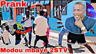 PRANKavec Modou Mbaye bou bantamba 2STV  affaire de supporters Modou Lo dou meilleur lutteur [upl. by Eladnek]