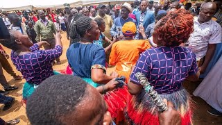 Mt KENYA WOMEN STORMS OUTSIDE STATEHOUSE RUTO MUST GO SUGOINGRY KDF DISPERSE THEM WITH TEARGAS [upl. by Suidualc]