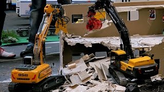 RC DEMOLITION CONSTRUCTION SITE WITH RC CONSTRUCTION MACHINERY  Erlebniswelt Modellbau Erfurt 2016 [upl. by Ammadis]