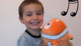 Enfant 3 ans chante comptine Les petits poissons dans leau [upl. by Aneekal263]