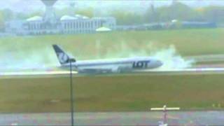 Boeing 767 Emergency Landing Warsaw 2011 [upl. by Crawley]