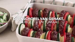 Ovenschotel van gehakt courgette en tomaat met komkommersalade [upl. by Robinette]