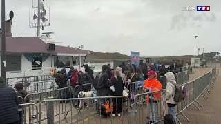 Tempête Antoni  alerte vaguessubmersion en Bretagne [upl. by Akenehs617]