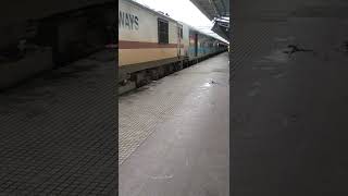 Bangalore Yesvantpur Howrah Duronto express at Bhubaneswar Railway station [upl. by Brookes]