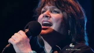 Singer Linda Ronstadt Battles Parkinsons Disease [upl. by Horace]