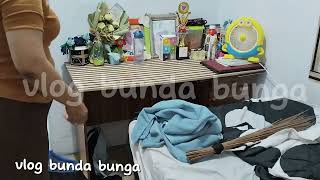 RUTINITAS IBU RUMAH TANGGAMERAPIHKAN KAMAR DEPAN [upl. by Ozmo992]