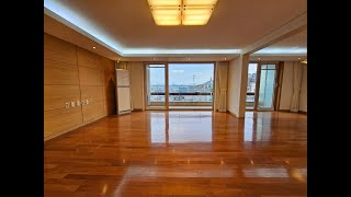 Spacious 4 bedroom Apartment in Hannam Yongsan [upl. by Annelg]