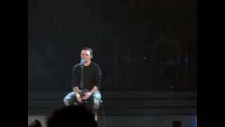 Tiziano Ferro  DEDICA A LUCIO DALLA live 2012 quotLAmore E Una Cosa Semplice Tourquot [upl. by Nnahaid953]