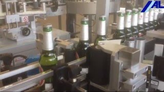 Etichettatrice per bottiglie di birra  Beer bottle labelling machine [upl. by Wystand]