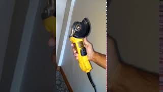 Esmeril DeWALT 412quot D28402 En Funcionamiento [upl. by Anhej109]