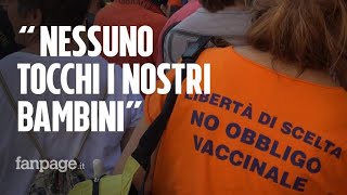 I quotno vaxquot in piazza quotSiamo noi i medici di noi stessiquot [upl. by Selway]