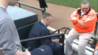 Bert Blyleven Signing Autographs At Camden Yards [upl. by Leontina487]