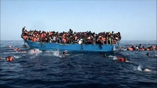 I migranti finiscono in mare il video del drammatico salvataggio [upl. by Demmahom]