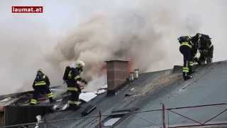 Großeinsatz der Feuerwehr bei Dachstuhlbrand in Neuhofen an der Krems [upl. by Omar149]