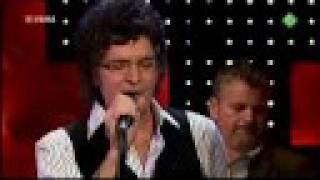 Gino Vanelli  People Gotta Move Live  DWDD [upl. by Nylazor]