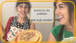 Tortilla de patatas maken met mijn moeder  Tours in Valencia dutch [upl. by Hakon]