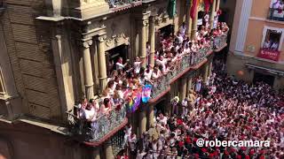 Chupinazo 2018 Salen los gaiteros San Fermín [upl. by Nazler]