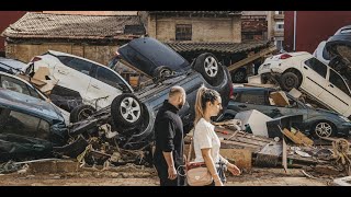 Inondations en Espagne  Près de Valence le désespoir des habitants face à un bilan qui salourdit [upl. by Sirroned]