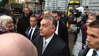 Tóth Attila quotKockaquot bicskei lakost személyesen üdvözli Orbán Viktor miniszterelnök [upl. by Heady]