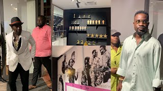 Sarkodie led Amakye Dede to tour Rapperholic exhibition performed their new single 🔥 [upl. by Cirtemed]