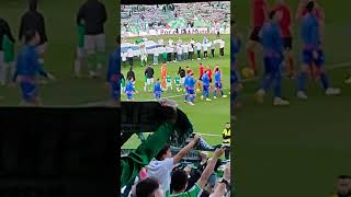 Himno Betis y saludos entre jugadores del Betis y Getafe en la previa del partido 040224 [upl. by Rednirah]