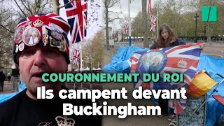 Avant le couronnement du roi Charles les premiers fans campent déjà devant Buckingham [upl. by Ahsaten751]