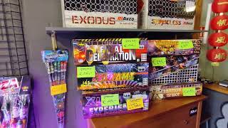 XL VUURWERK EEN ZEER MOOIE VUURWERK WINKEL MET ZENA PRODUCTEN EN SALON ROGER IN BERINGEN België [upl. by Eiboj]