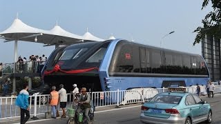 Mega Bus dari China Anti Macet  China Unveils Straddling Bus Design To Beat Traffic Jams [upl. by Nawotna]