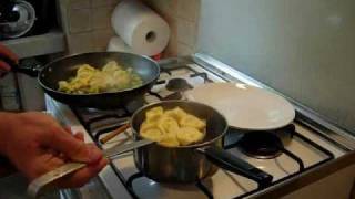 Cucina rapida  tortelloni magri con zucchini e zafferano [upl. by Ardnek]