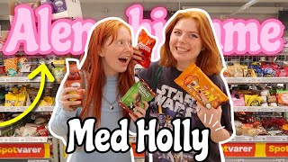 ALENE HJEMME MED HOLLY VLOG Køber snacks skater party film  Emmes [upl. by Orimisac823]