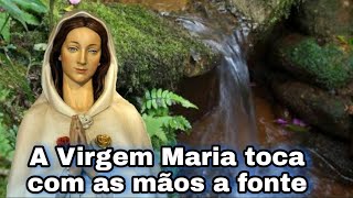 A Virgem Maria aparece na Itália e toca na fonte dágua [upl. by Scheld973]