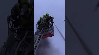 Großbrand in Lagerhalle  Video zeigt riesige Rauchwolke über Berlin shorts berlin feuerwehr [upl. by Zeph]