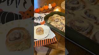 Dokonalé skořicové rolky najdeš v novém videu🧡🎃🍁 cinnamoroll recepies recepty autumn fall [upl. by Ennoryt]