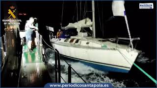 La Guardia Civil rescata a cuatro tripulantes de un velero francés a la deriva en Tabarca [upl. by Reniti]