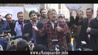 Beppe Grillo a Napoli presenta il MoVimento 5 Stelle con Roberto Fico [upl. by Koralie338]