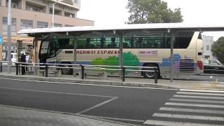 関東自動車の大型高速バス着発風景【JR赤塚駅】 [upl. by Tsnre]