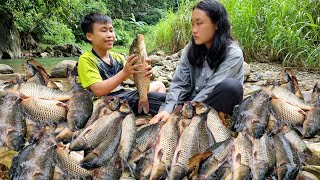 Meet the giant carp  How to catch fish of 2 orphans amp Selling fish in the village l Life orphan [upl. by Brittan]