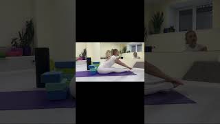 GET FLEXIBLE FAST with This Gymnasts Easy Routine Relaxing Flow to Stretch amp Feel Good flexibility [upl. by Eve]