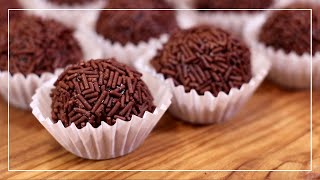 BRIGADEIROS de Chocolate FACILÍSIMOS SOLO 3 Ingredientes  TRUFAS de CHOCOLATE BRASILEÑAS [upl. by Synn]