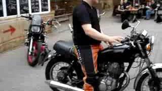 Yamaha SR 500 mit BSM Auspuff  Das Antreten [upl. by Ecirtemed]