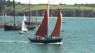 Les sinagots et une chaloupe sardinière  Les Tonnerres de Brest et Temps Fête sur Douarnenez 2012 [upl. by Ordnasela]